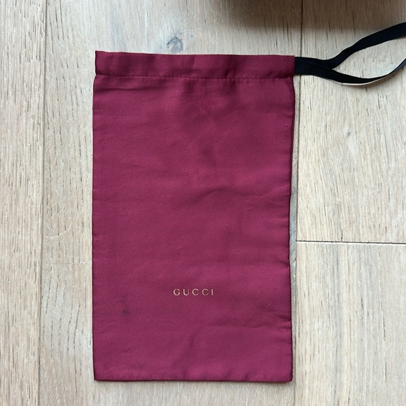 Gucci sunglasses - black with gold logo- MISSING ONE LOGO - Picture 5 of 8